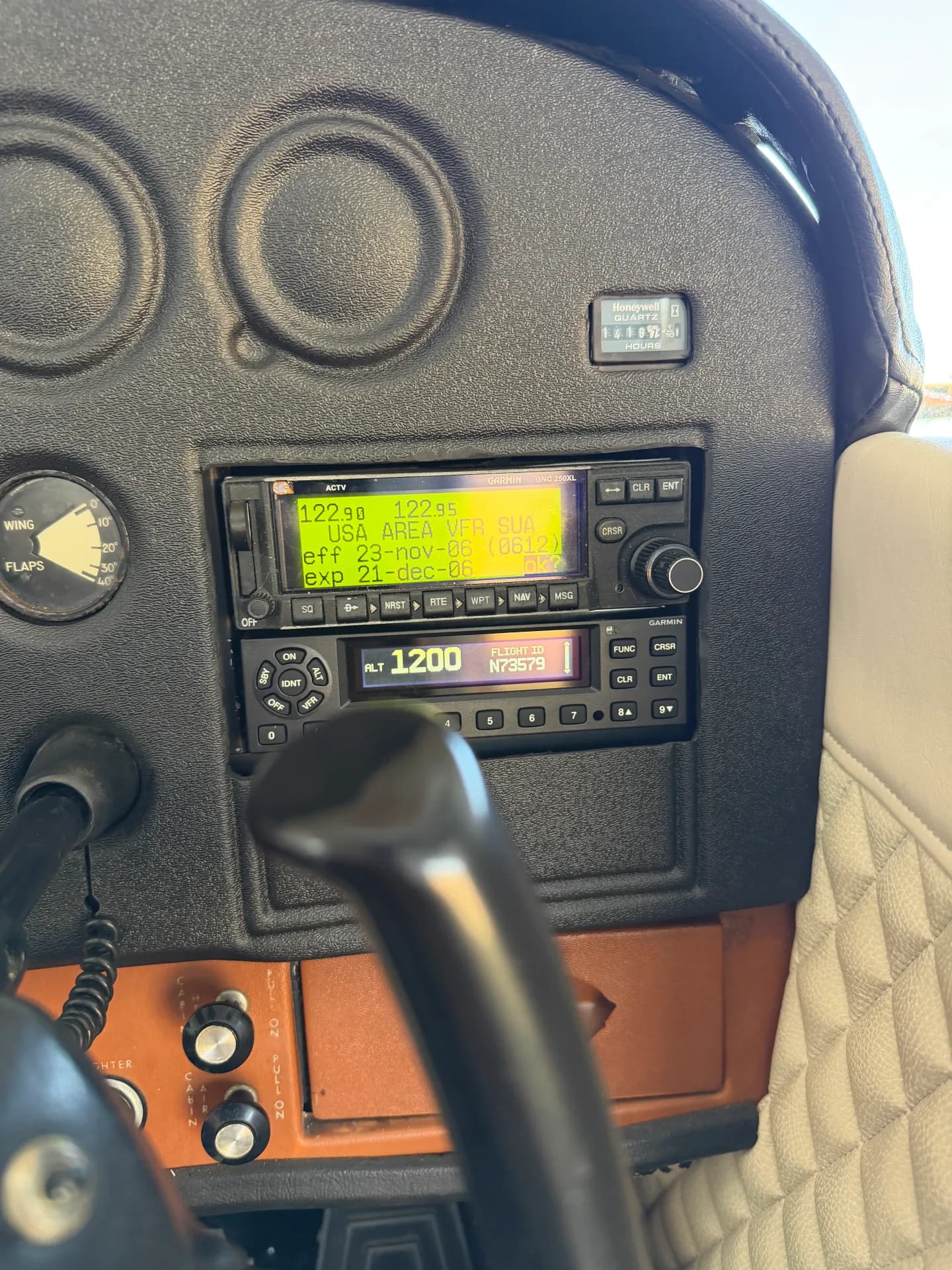 Cessna 172M Garmin GNC 250XL nav-comm and transponder with N73579