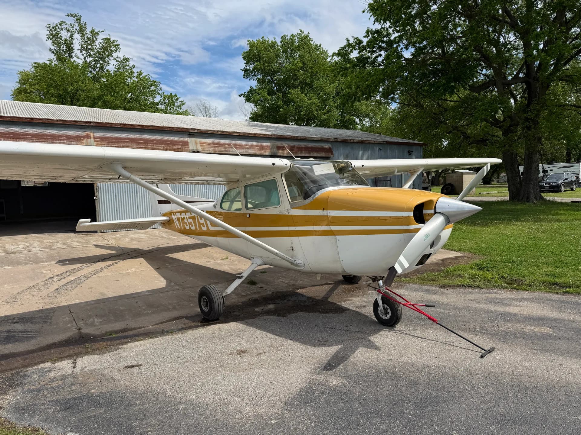 Cessna 172M exterior view at Gundys Airport, Owasso Oklahoma